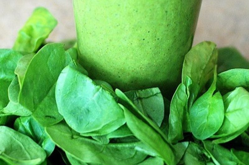 The CREAMIEST Spinach Keto Smoothie